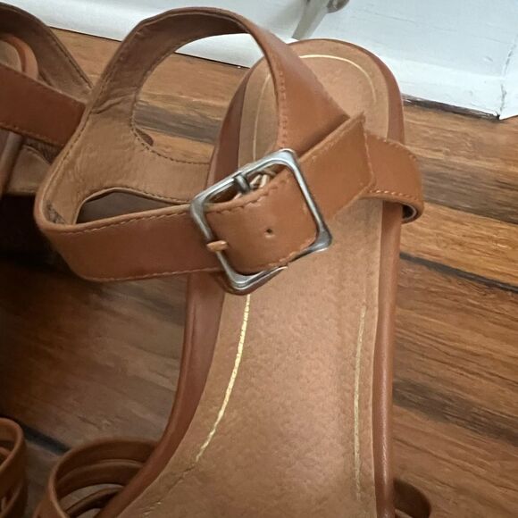 Vionic Tan Leather Peony Woven Block Heeled Sandals 10 - Picture 2 of 8